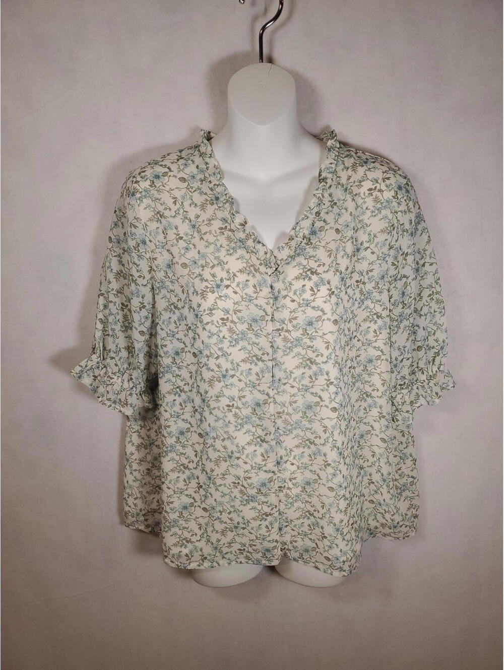 Pleione Womens Size M Floral V Neck Blouse Green Floral Short Sleeve Ruffled